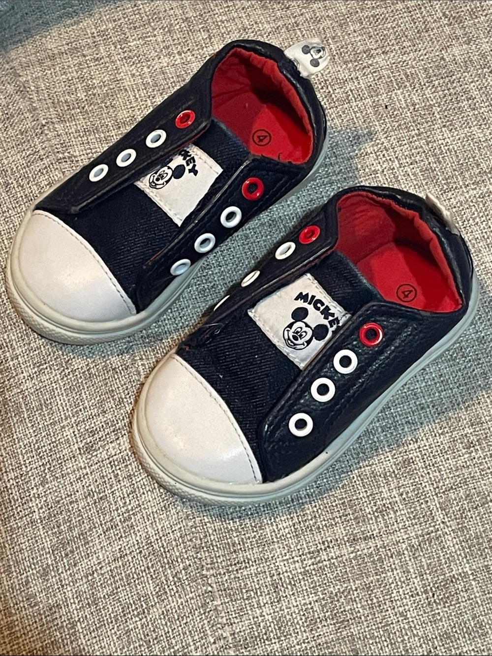 Disney Mickey Mouse Toddler Slip-On Sneakers Size 4